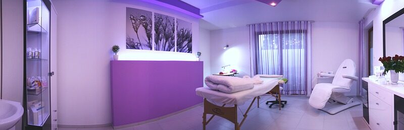 "10 Quick and Easy Beauty Hacks for Busy Women"