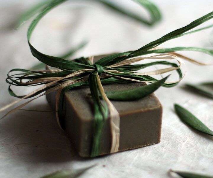 "Beauty Tips for Busy Moms: How to Look Polished in Minutes"