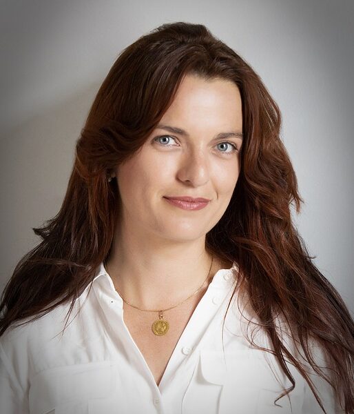 "The Ultimate Haircare Routine: Secrets for Healthy, Shiny Locks"