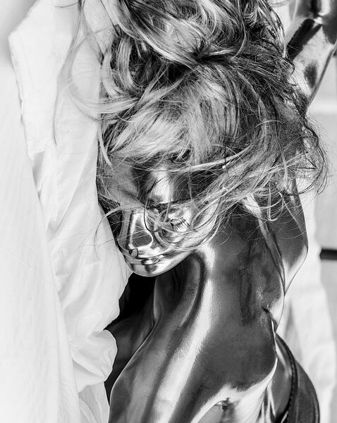 "Beauty Hacks: Quick and Easy Tips for Busy Women"