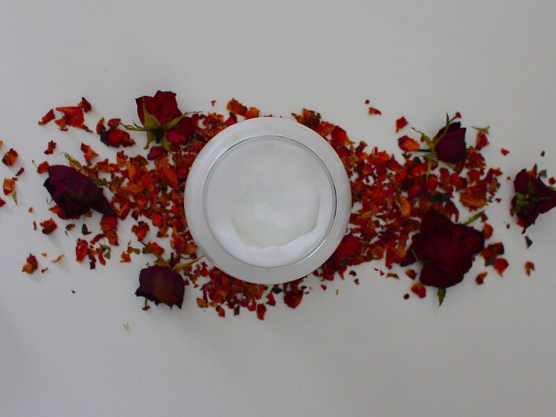 "How to Achieve a Flawless Makeup Look: Beauty Tips from the Pros"