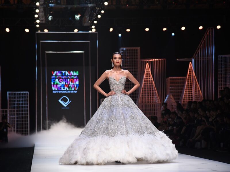 "Stay Chic in Any Season: Fashion Tips for Year-Round Style"