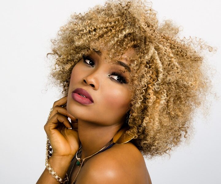 "Confidence is Key: How to Rock Any Outfit with Style and Grace"