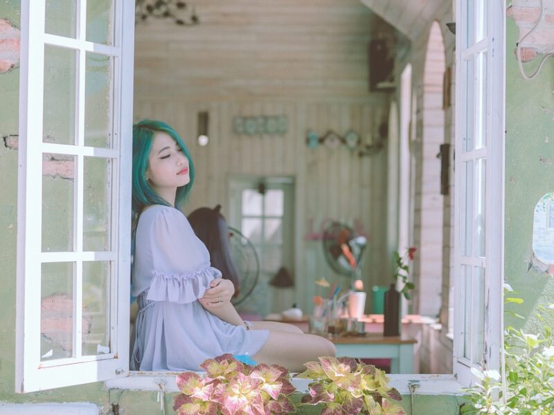 "Fashion Experts Share Their Top Tips for a Wardrobe Refresh"